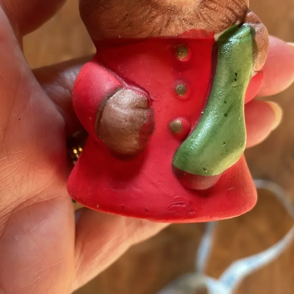 Vtg 1984 Jasco ceramic bear in red nightshirt holding‎ green stocking